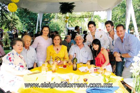 Myrna K. de Mafud, Fernanda Mafud, Myrna Mafud, Ivonne Murra de Garza Tijerina, Francisco Garza Tijerina, Marcelo Gutiérrez y Ana Laura Cano, Roberto Gutiérrez y Mauricio Mafud.