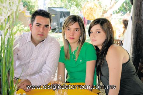 Eduardo, Cecilia y Daniela Gutiérrez.