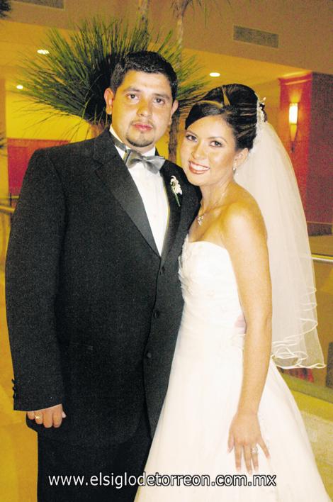 FELICES EN SU BODA
Juan Almaráz Martínez y Lizeth Delgado Carrillo.