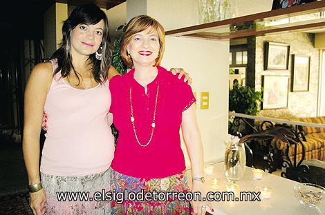 FELIZ ESPERA
Sandra, Malú, Ana Claudia, Tensy, Katy, Pily, Luciana, Raquel, Lupita e Ileana.
Ana Karla Cobo de Lozano con su mamá Luz Amelia Boehringer de Cobo.