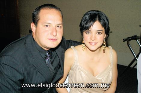 Julio Garza y Lorena Salmón.