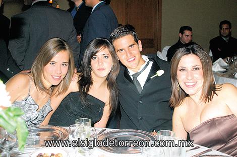 Andrea, Cynthia y Juan Pablo Gallegos y Ana Laura Muñoz.