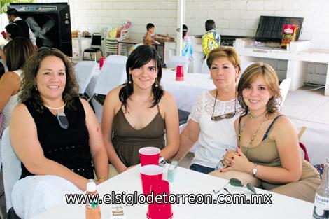 Silvia Jaldon de Pereda, María Fernanda Pereda de Valdez, Patricia Ramírez de Pereda y Mariana Pereda Ramírez.