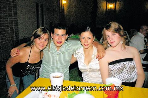 Gigi Mena, Miguel Murra, Mariana Flores e Isabel Negrete