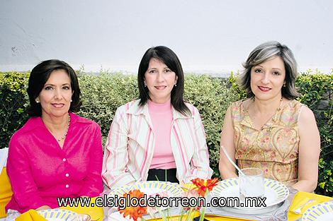 Ana Isabel Toraño de Dingler, Laura González Dueñes y Teresa García de Herrera.