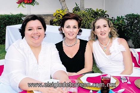Pilar Moncholi de González, Esperanza López y Lizy Dingler.