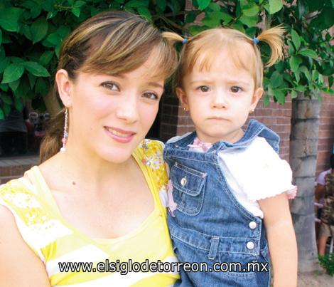 Iasone y Lourdes Fortoul.