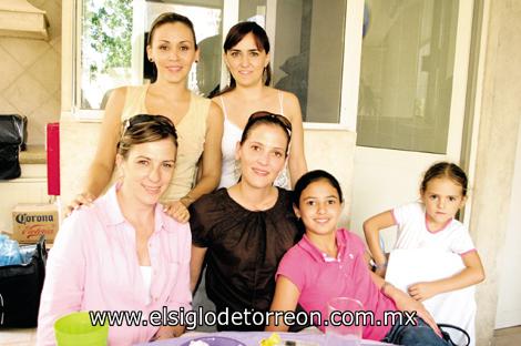 Celina López, Marcela Vega, Gisela Fernández, Paola Cruz, Arantza Jáuregui y Mayra de González.