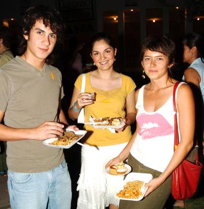 01082006

Mando Aragón, Gretel Romo y Gidy.