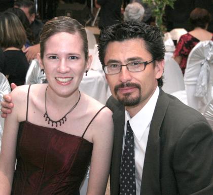01082006

Arabela Navarro y Gustavo Garza, en una recepción nupcial.