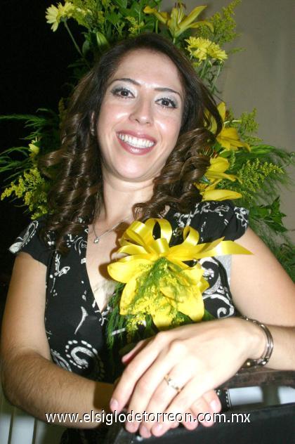 02082006
Consuelo Jiménez Puentes contraerá matrimonio con Armando Villalobos Cortez, motivo por el cual disfrutó de una despedida de soltera.