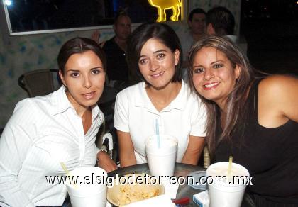 02082006
Alma de Camarillo, Gisela de Álvarez y Melisa Elizondo de Hatchett.