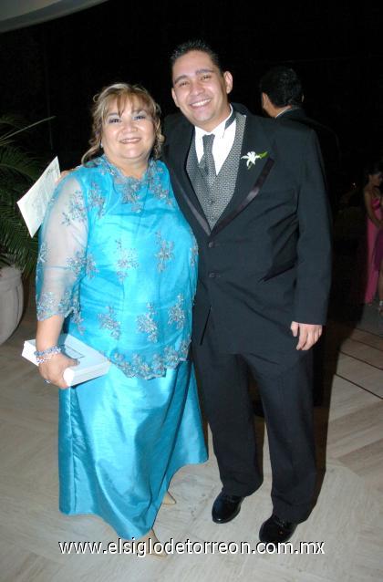 03082006
Fela de Márquez y su hijo Víctor Hugo.