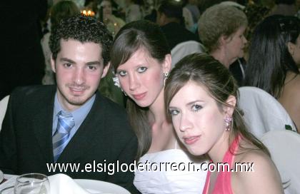 03082006
José Antonio Faya, Ana Emilia y Alejandra Cárdenas.
