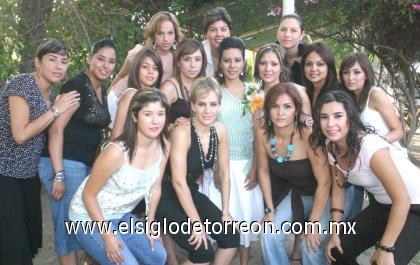 07082006

Una agradable despedida le fue ofrecida a Anabel Segura Zamora, quien estuvo acompañada por múltiples invitadas de quienes recibió sinceras felicitaciones.