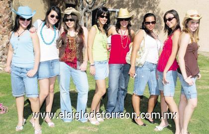 09082006
Lucía Barraza Herrera, Laura Sánchez Hernández, Lucía Eraña Moncholi, Cristy Belausteguigoitia Giacomán, Cecy Royo Domenzáin, Mónica Acosta Ramírez, Maribel Tumoine Cobo y María Isabel Montaña Jiménez.