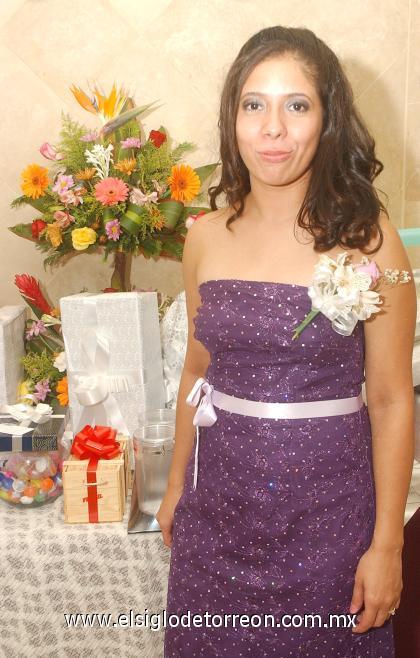08082006
Gabriela Torres Hernández contraerá nupcias con Juan Carlos Reynoso Sánchez el próximo 12 de agosto, motivo por el cual disfrutó de una despedida.