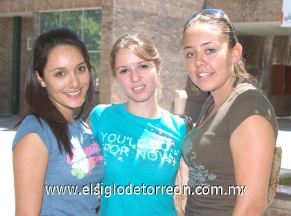 09082006
Ana Laura Ornelas, Tania Sánchez y Claudia Manzanera.
