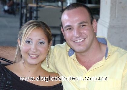 10082006
Angelina Peressini y Juan Andrés Garza.