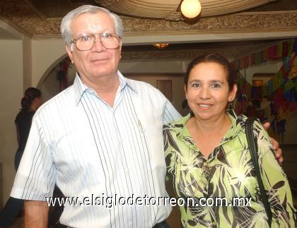 10082006
Lorenzo Gómez y Marisela Triana.