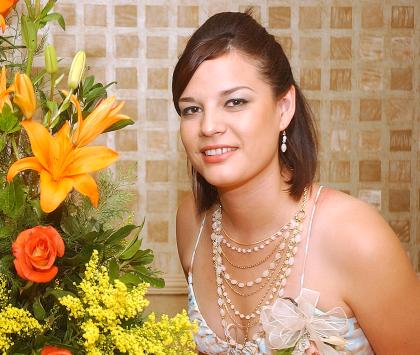 10082006

Ana Luisa García Martínez unirá su vida en matrimonio a la de Óscar Nochebuena Manzanero, por ello disfrutó de una despedida organizada por su mamá, María Luisa Martínez y su suegra, Argelia Manzanero.