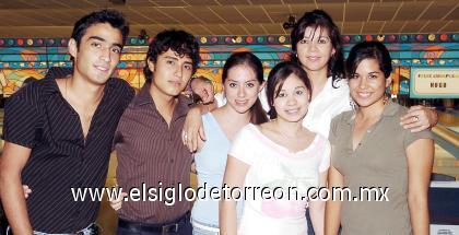 06082006 
Daniel Escobedo, David Villalobos, Rosita Godínez, Pamela Ruiz, Adriana Martínez y Sara Godínez.