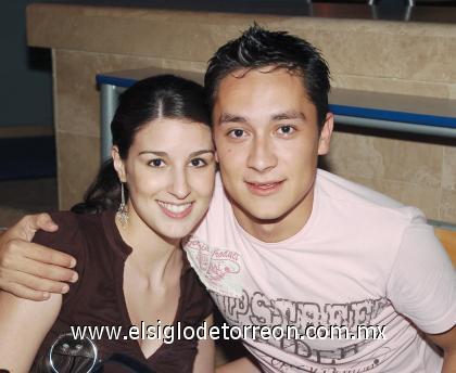 06082006 

Roberta Siller y Édgar Elías.