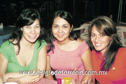 06082006 Saraí Fahur, Paty Lícera y Ruth Navarro.