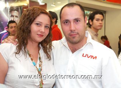 05082006 

Yasmín de la Torre y Alberto Lobo