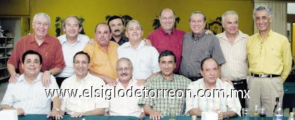 06082006 
Conviven ex alumnos de la generación 17 de la FCA.