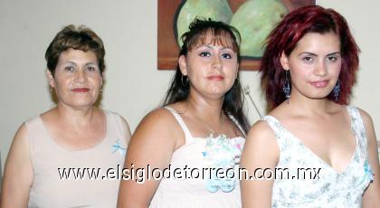 06082006 
Aracely Pérez de Ávalos junto a maría de la Luz Alfaro y Lucero de Urby, quienes le organizaron una fiesta de regalos, en honor al bebé que espera.