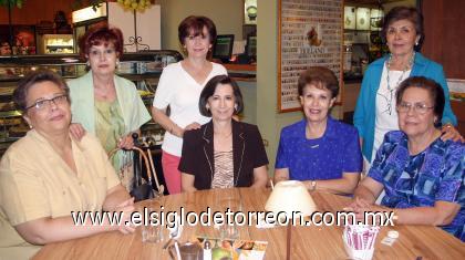 12082006
 Conche de De Alba, Luz Elena de Ramírez, Elsa de Flores, Kuku de Hinojosa, Martita de Santillana, Alba de Hernández y Emma de Romero