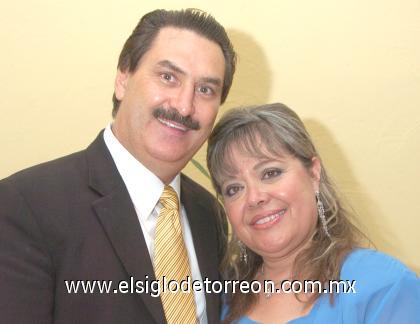 14082006

Enrique y Blanca Cantú celebraron 25 años de feliz matrimonio.