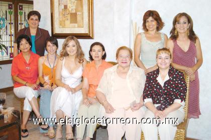 14082006

Jaqui Montes, Nora Ochoa de González, Eva Guillén, Marina García, Martha Wong, Raquel de Giacomán, Covadonga de Vargas, Coco de Gallegos y Rebeca Siller.