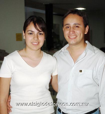 13082006
Manyra Hernández y Gerardo García.
