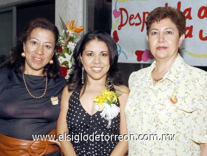 13082006 
Clara Marìn de Ramos, Maricela Ramos y Lourdes Zavala de Loza.