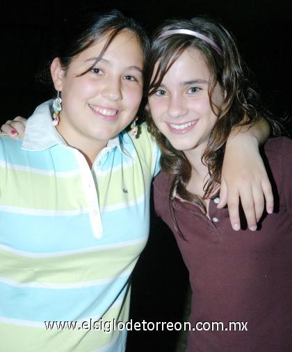 13082006 
Ángela Murra y Astrid Algara.