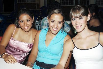 13082006 
Charlotte Rodríguez, Ana Cris González y Ale Rodríguez.