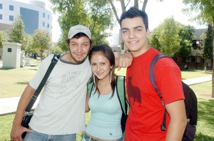 13082006 
Daniel Rivero, Daniela Martínez y Mario Bueno.