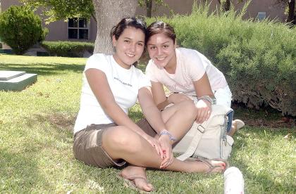 13082006 
Laura Sánchez y Lucía Barraza.