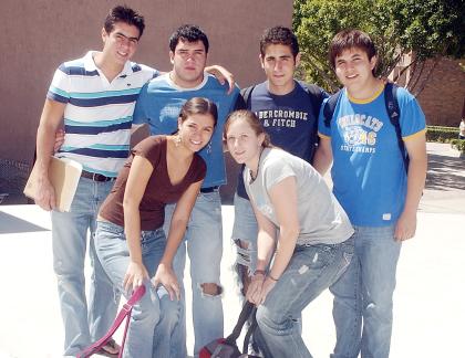 13082006 
Marcos Gallegos, Arturo Zertuche, Hernán Sirgo, Jorge Berlanga, Ana Sofía Tumoine y Andrea Villalobos.