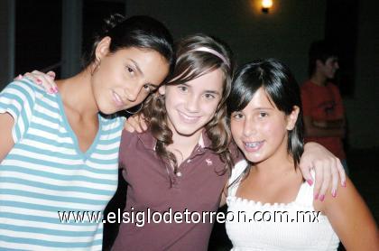 13082006 
Paola González, Astrid Algara y Fernanda Silva.