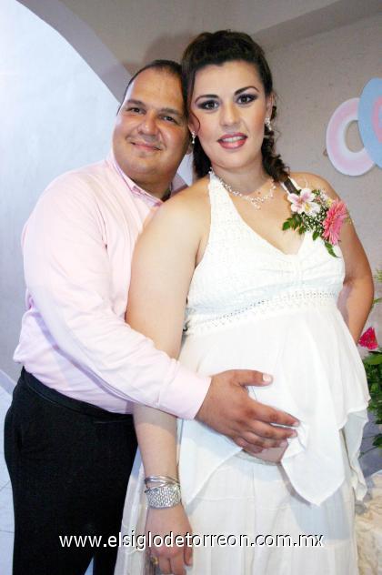 18082006 Violeta Ivonne Marmolejo de Meraz con su esposo Sergio Jesús Meraz Sánchez.