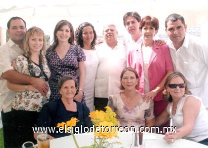 18082006 
Fallo y Miriam Mortera, Héctor y Lilia Nortera, Rafael y María de Jesús Mortera, José Luis y Maru Mortera, Ivonne y Rocío Beltrán y Fala Diez de Beltrán.