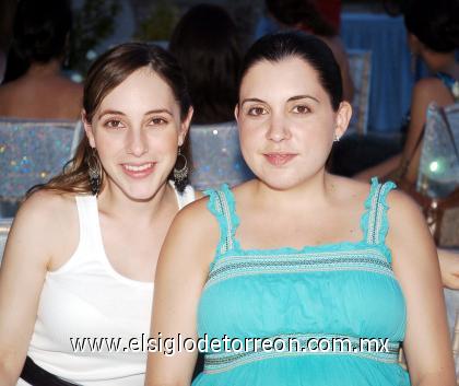 18082006 
Bárbara Berlanga González y Paola González de Martínez.