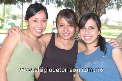 17082006
Carmen Montalvo, Rossana Camacho y Rocío Ramírez.