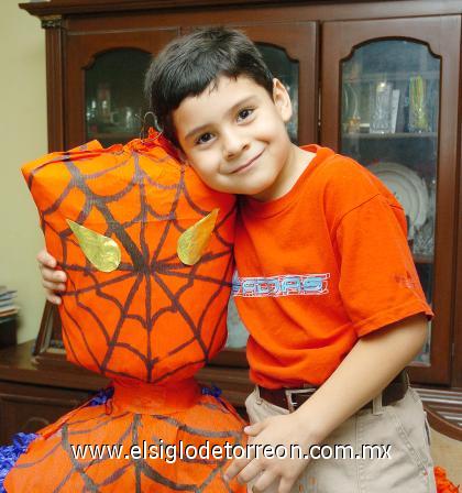 19082006 

 Rafael Romo Castañeda disfrutó de una fiesta infantil en días pasados
