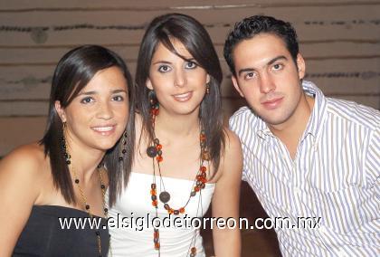 21082006
Lorena Castañeda, Arianna de la Torre y Agustín de la Parra.