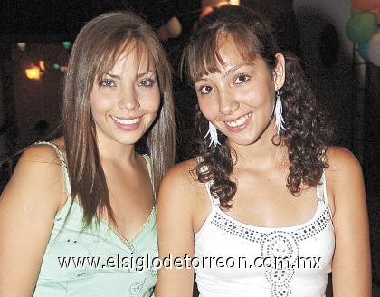 22082006
Mayra y Celia Gandarilla.