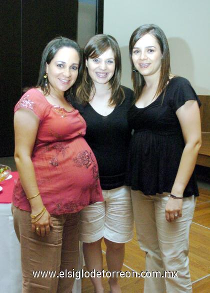 20082006 
Lucila Hernández de González, Norma Hernández y Marcela Pérez de Leal.